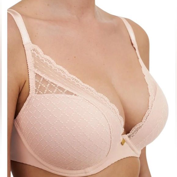 CHANTELLE Chantelle Norah Chic Plunge T-Shirt Bra! Retail $85 - Picture 2 of 7